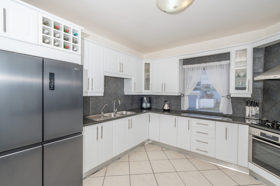 4 Bedroom Property for Sale in Paradise Beach Western Cape